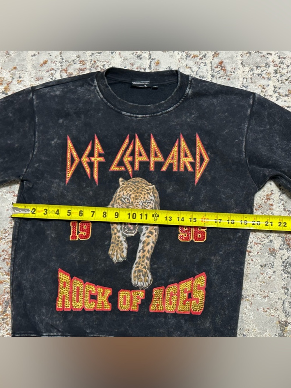 Def Leppard Rhinestone sweatshirt size Small - Picture 3 of 11